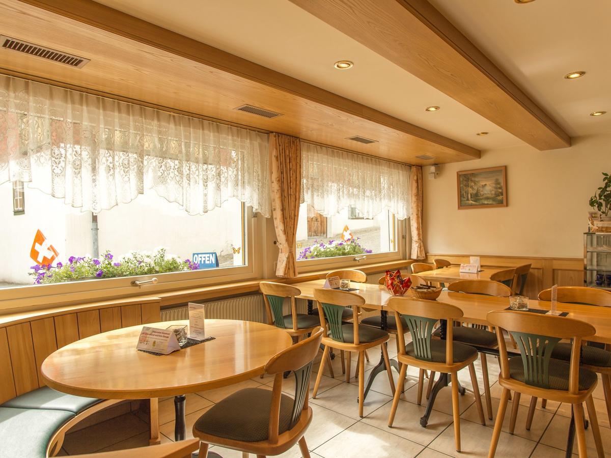 Gasthaus Pension Zum Turm Hospental Bagian luar foto